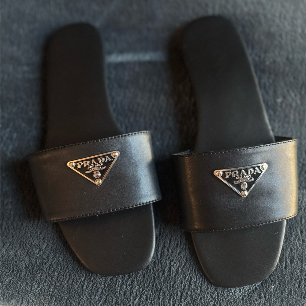 Women’s black sandals size 38 (8)